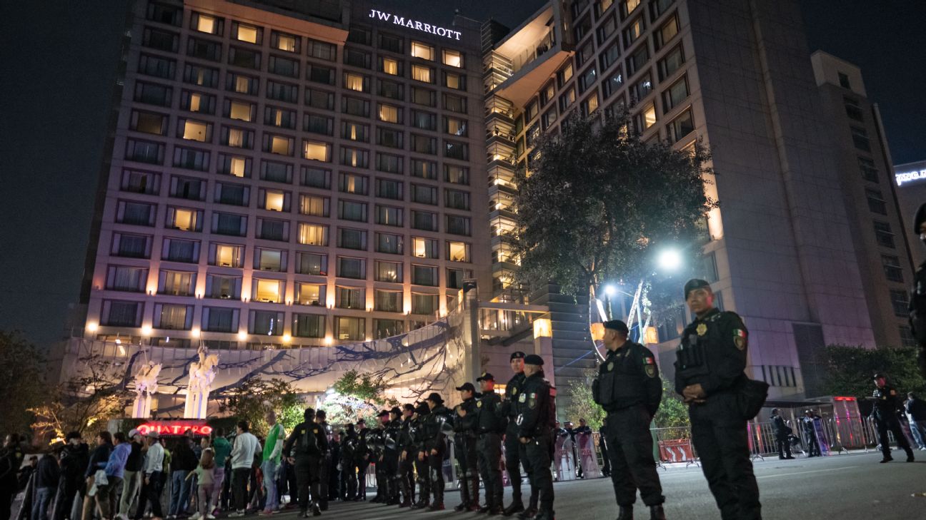 墨西哥球迷酒店外高歌  英格兰赛前严防 serenata 骚扰
